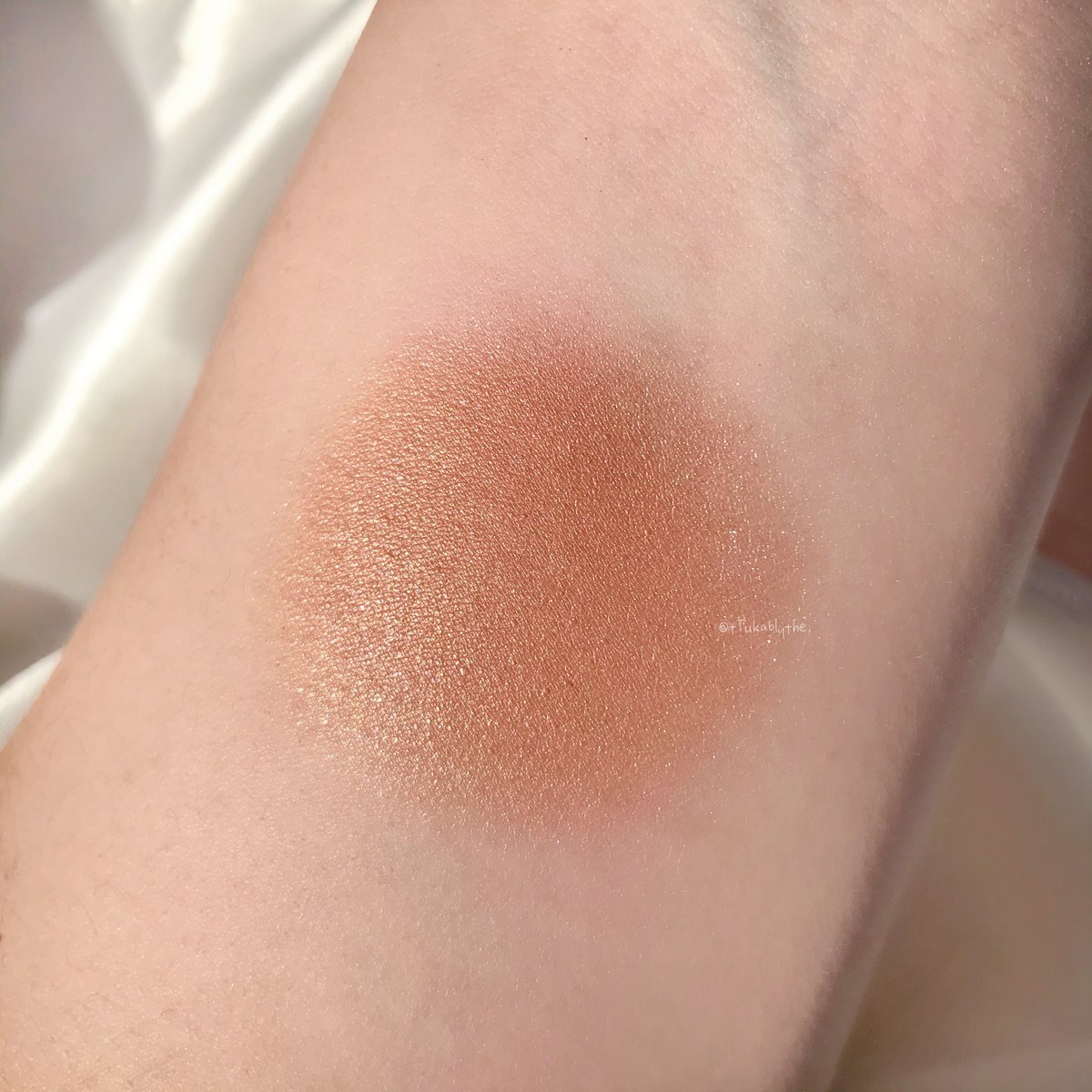 tTukablythe's tweet photo. สีสวยมากกก Oh my blush เบอร์ 11 Autumn🍂 สีใหม่เป็นโทนน้ำตาลส้มอุ่นๆที่มีชิมเมอร์ละเอียดในตัว ใช้ปัดแก้มว่าสวยแล้วนะพอลองเอามาทาตายิ่งดีอะสีนัวมากก เป็นเทคนิคคุมโทนเมคอัพทั้งตาแก้มให้เป็นแนวเดียวกันแบบง่ายๆที่ทางเราชอบทำเลย❤️ https://t.co/EVdBmVAmuc