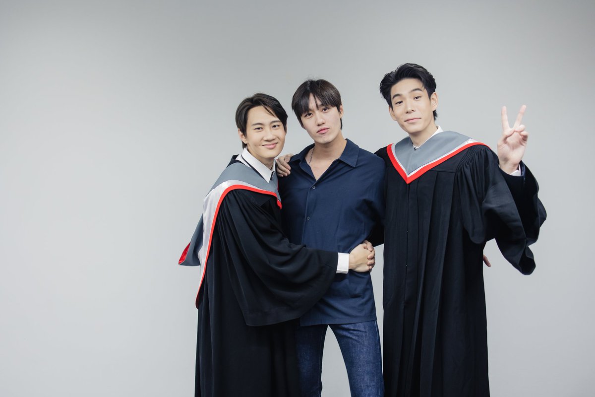 LeeThanapob's tweet image. แบ่งมาลงในนี้มั่งเนาะ
เอารูปมาฝาก งิ
น้องผมจบเเล้วอีกสองคน
เก่งมาก👏👏👏