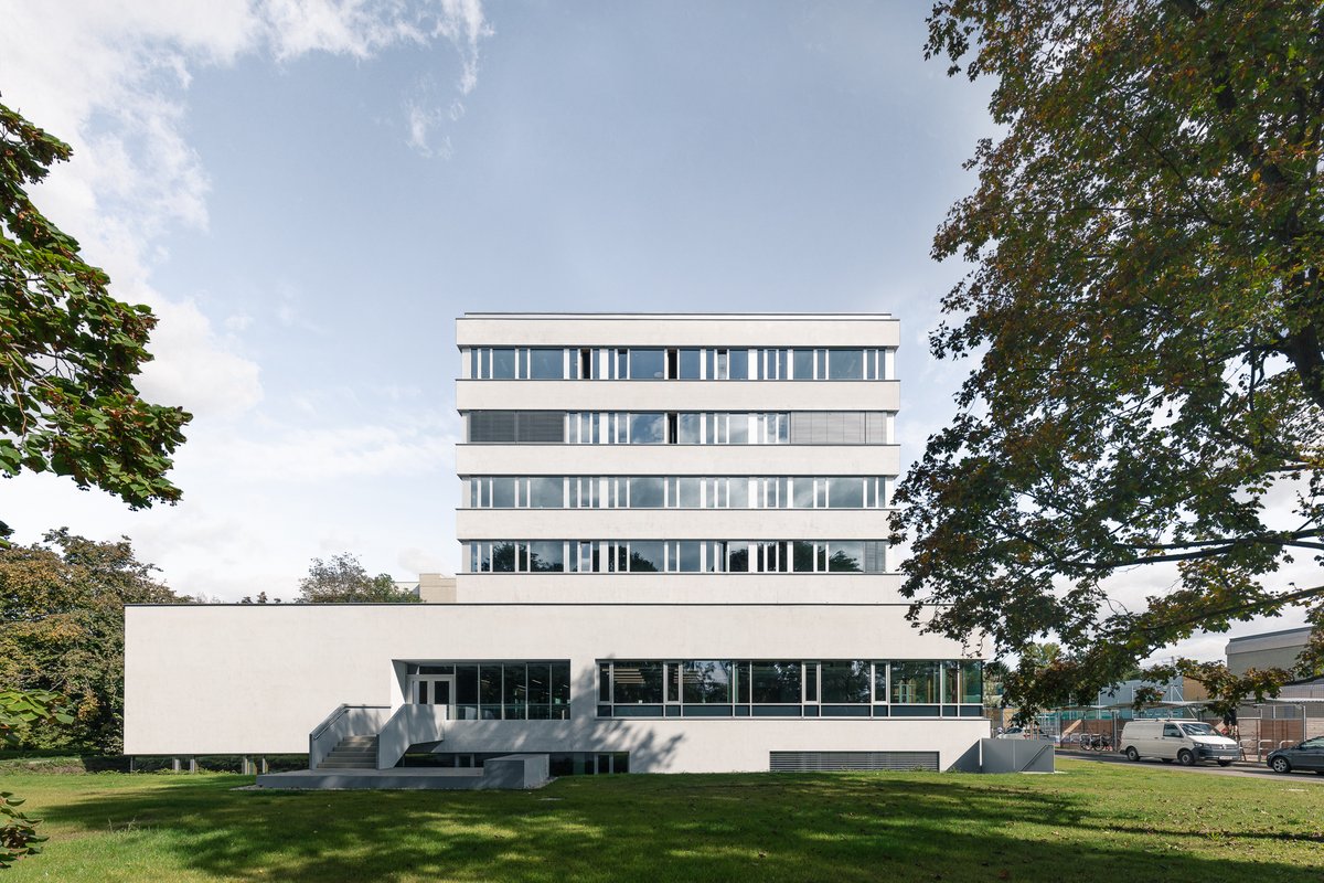 BIM is magical
Our project EBS – Electronic Based Systems Center on the Inffeldgasse campus of TU Graz, planned 100% in Open BIM, was recently completed. 
Find more information about this project together with FCP on our website: awg.at/en/project/ebs…
(c) tschinkersten