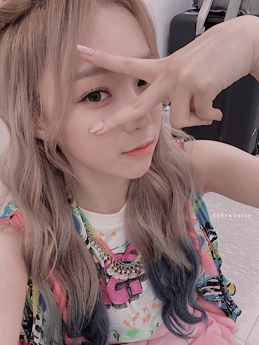 f0rw1nter's tweet photo. <HD>
2020.11.24
THE SHOW AESPA WINTER UPDATE/
AESPA TWITTER UPDATE/
AESPA VLIVE UPDATE
#aespaDebutStage #aespa𓆙 #aespaWinter #WINTER #AESPA_WORLD_DOMINATION #AESPASTYLE #김민정 #윈터 #KimMinJeong #金玟庭 #에스파 #WinterHK #BlackMamba #aespaedits #AespaHotDebut https://t.co/I2q2mEqntY