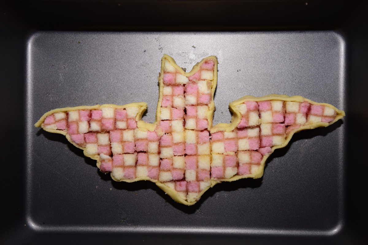 NatureBftB's tweet photo. For all of you budding bakers and fans of @BritishBakeOff today's the final and we thought we'd celebrate with some of our 'Bake from the Brink' favourites -
🦇 Battenberg
🦋 Chequered Skipper Cake
🐞 Ladybird Spider Biscuits

"Show us your bakes"!🎂

#GBBO #BakeOff #TuesdayTreat https://t.co/19GoiHN9VI