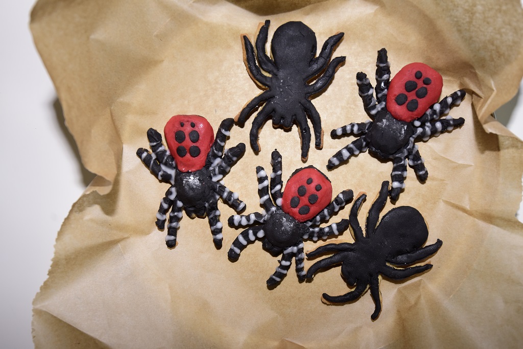 NatureBftB's tweet photo. For all of you budding bakers and fans of @BritishBakeOff today's the final and we thought we'd celebrate with some of our 'Bake from the Brink' favourites -
🦇 Battenberg
🦋 Chequered Skipper Cake
🐞 Ladybird Spider Biscuits

"Show us your bakes"!🎂

#GBBO #BakeOff #TuesdayTreat https://t.co/19GoiHN9VI