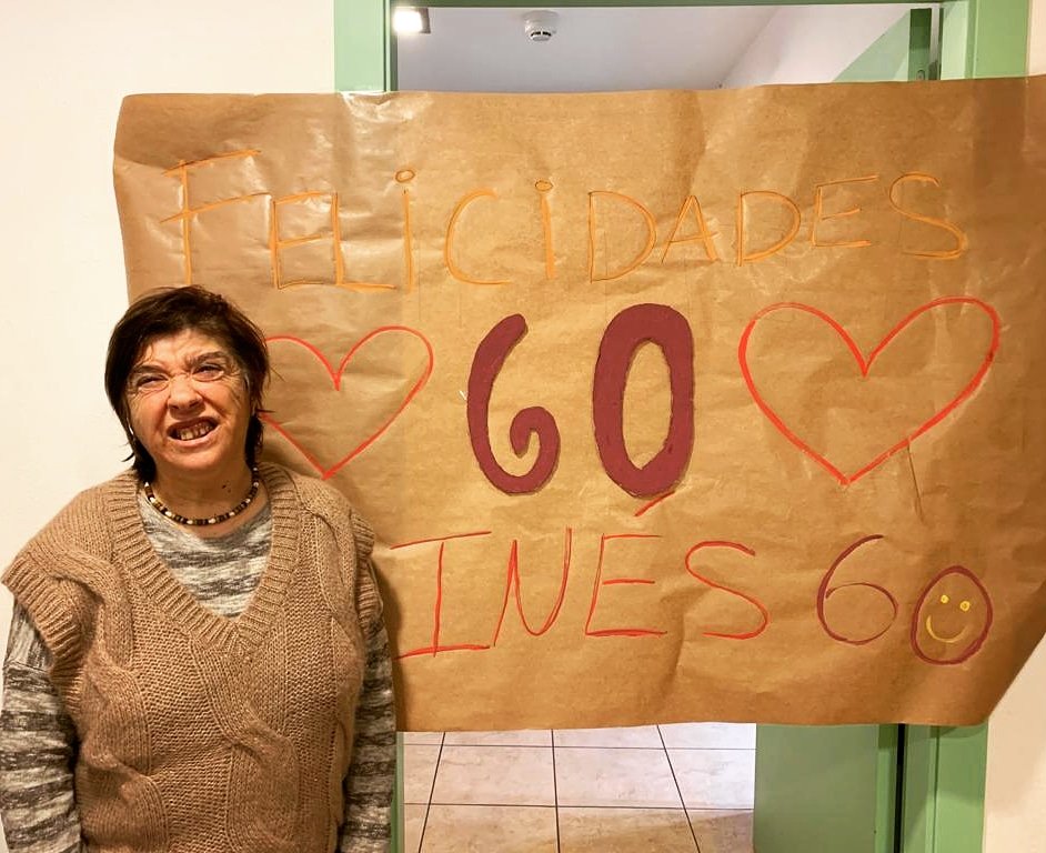 fvo_cat's tweet photo. #festassa 🎉 a la Llar Jaume Anfruns per la #celebració🥳 de l'aniversari de la Ines: 6⃣0⃣, una edat "estupenda"!!!! 
. 
#disCAPACITAT #granfamíliaFVO #VallèsOriental https://t.co/P72qUv3K6e