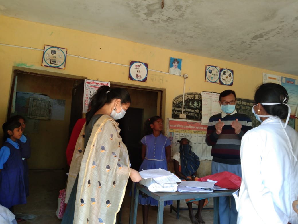 DKondagaon's tweet photo. Kondagaon#JE vaccine campaign innaugration done by Dist.collector sir and CMHo sir at  kondagaon village @MoHFW_INDIA @cghealth_ @USAID_NISHTHA @PMOIndia @bhupeshbaghel @TS_SinghDeo @PriyankaJShukla @DC_Kondagaon @swatim80 @pratiksha_pal https://t.co/ICitvxxF1N