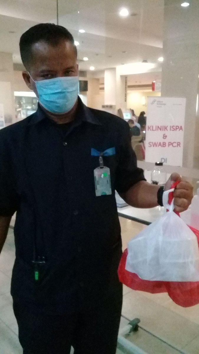 RAKitchen2020's tweet photo. Terimakasih Dr.Reza sdh order macaroni schotel dan manggo jelly cheese nya, sy titip ke security ya... ditunggu order selanjutnya 🖒🖒🖒
@ByGojeKRwMangun 
@axellerafly 
@AsoppsiOfficial 
#PewiraUsahaPemula
#GOTJastip 
#jastipDHKH 
#ButuhDriver https://t.co/t9uT1CrVSf