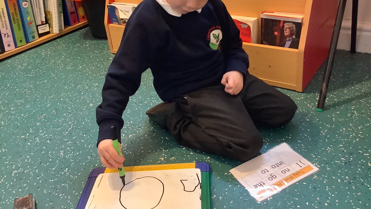 Laceyfields_Y1's tweet photo. The boys in Mrs Lees’ phonics group are getting really good at reading and writing tricky words! 
@LaceyfieldsA https://t.co/D0xGpThKHg