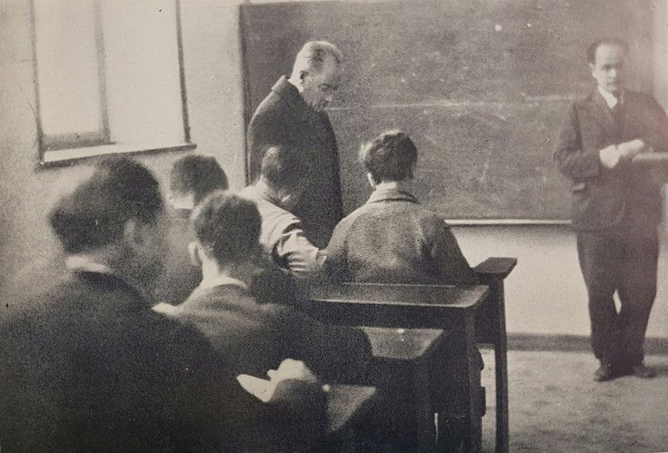 “Öğretmenler! Erkek ve kız çocuklarımızın, aynı suretle bütün tahsil derecelerindeki talim ve terbiyelerinin pratik olması mühimdir. Memleket evlâdı, her öğrenim aşamasında ekonomik hayatta verimli, etkili ve başarılı olacak surette donatılmalıdır. “ #öğretmenlergünükutluolsun