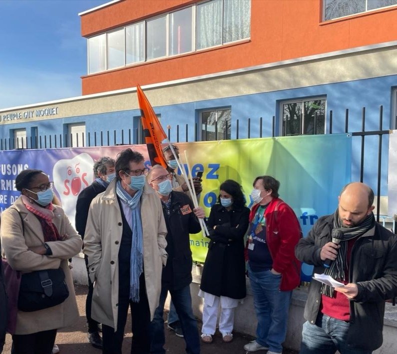 zainabSaidAnzum's tweet photo. J'étais ce midi au rassemblement devant le centre de santé dentaire de la #Cpam93 à #La_Courneuve pour dénoncer sa fermeture et soutenir le personnel https://t.co/cGtriIQ2bc