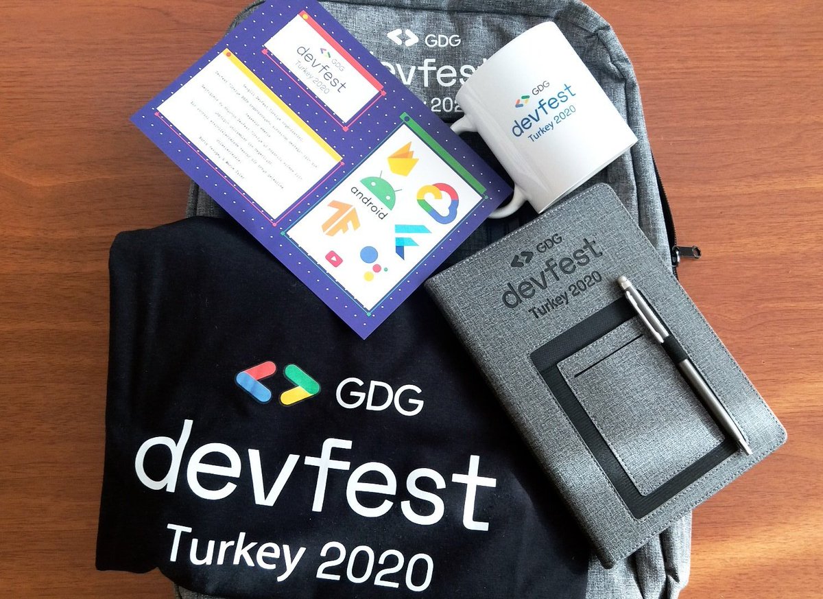 arslannmrv's tweet image. Farklı şehirlerden bir araya geldik ve GDG ekipleri olarak harika bir DevFest sezonunu geride bıraktık! Bu muhteşem hediyeler için @baris_yesugey ve @merve_isler çok teşekkür ederim🚀🤩 #GDG #Devfest2020