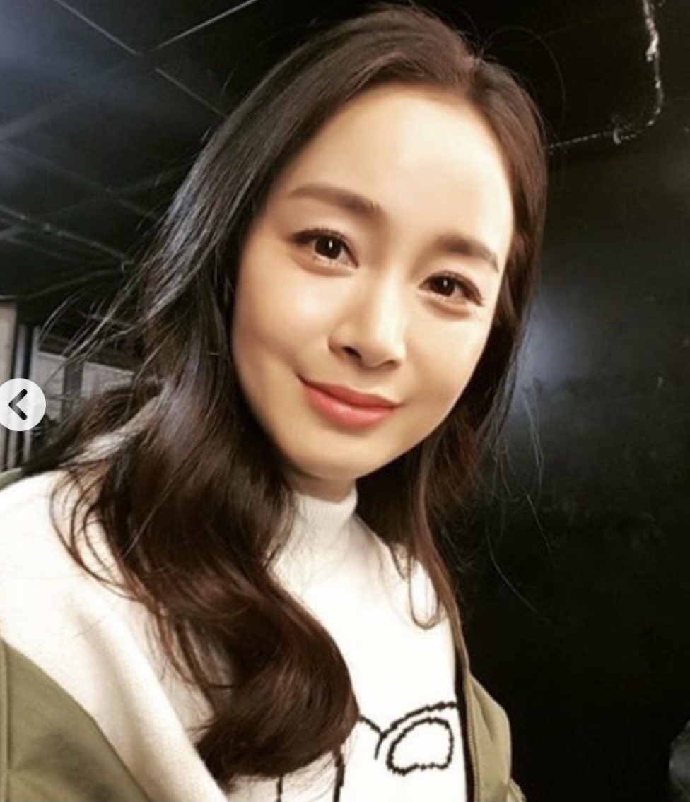 サリョジュセヨ בטוויטר 芸能人の自撮りって意外と盛れてない人ばかりだから最近のインスタ女子がどれだけ加工技術すごいかわかる キムテヒは自撮り下手で韓国で有名らしいㅎㅎ