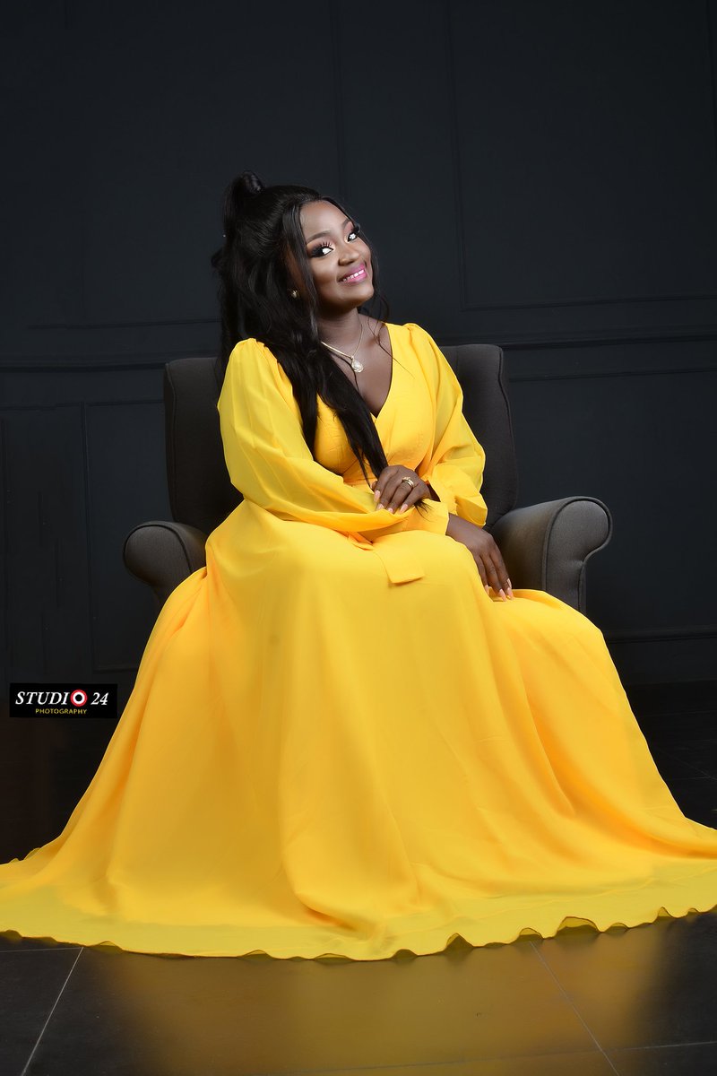 Studio24nigeria's tweet photo. She is absolutely gorgeous 😍😍
.
.
Our melanin queen adorning our timeline this morning☺️☺️
.
.
Catwalk into any of our outlets to preserve your beautiful moments.
#Melaninpoppin
#Blackisbeautiful
#Bosslady
#Slayingeffortlessly
#Studio24Nigeria https://t.co/YmuYzaOqfq