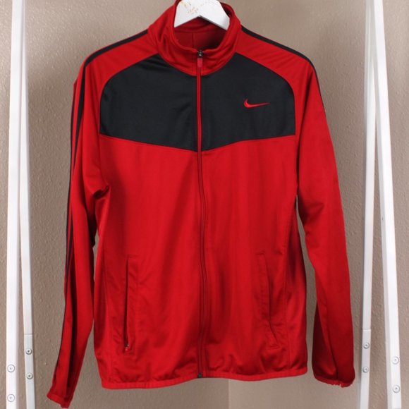 LADYC20161's tweet photo. So good I had to share! Check out all the items I'm loving on @Poshmarkapp from @MaryResendiz @BrisingOf @ButtlesPamela #poshmark #fashion #style #shopmycloset #nike #signaturestudio #privatelabel: https://t.co/R3IIDLAviH https://t.co/r0TkFdNxgt