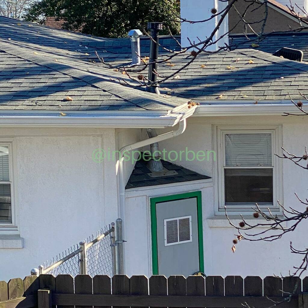 InspectorBen's tweet photo. I do believe this is the first time I have seen a flue pipe penetrate two roofs in a single run. Impressive. #wth #hvac #fluepipe #ihavequestions #homeinspector #homeinspection #louisvillerealestate #homeinspectorlouisvilleky #louisvillehomeinspection https://t.co/jxN6rNlYQs