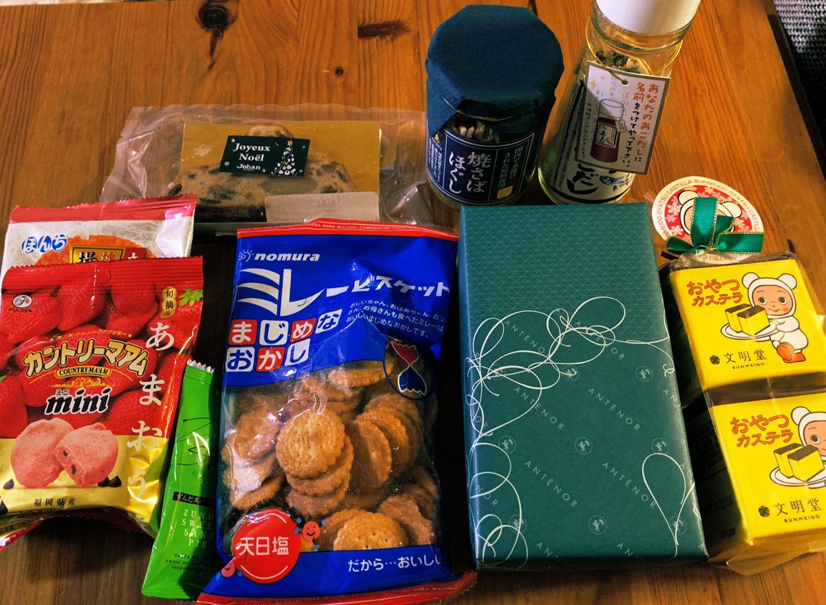 いただいた差し入れと戦利品。
ありがとうございました!!!
やっぱりコミティアは毎月やってほしい。 