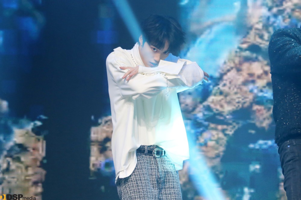 이사진 유빈이 젤 멋있어 완전 멋있다!!