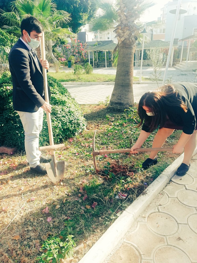 ŞEHİT ABDULLAH TAYYİP OLÇOK ANAOKULU MERSİN (@sehitolcok) on Twitter photo #24KasımÖğretmenlerGünü için,
#hayattadikilibiragacınolsun dedik ve zeytin fidanlarımızı toprakla buluşturduk 💚
<a href="/tcmeb/">Millî Eğitim Bakanlığı</a> <a href="/ziyaselcuk/">Ziya Selçuk</a> <a href="/MersinMEM/">Mersin İl Millî Eğitim Müdürlüğü</a> <a href="/AdemKoca46/">Adem Koca</a> <a href="/yenisehirmem_33/">Yenişehir İlçe Milli Eğitim Müdürlüğü</a> <a href="/kamilyilmaz33/">Kamilyılmaz33</a> <a href="/MersinMEM_ARGE/">Mersin MEM AR-GE</a> #24KasımÖğretmenlerGünü için,
#hayattadikilibiragacınolsun dedik ve zeytin fidanlarımızı toprakla buluşturduk 💚
<a href="/tcmeb/">Millî Eğitim Bakanlığı</a> <a href="/ziyaselcuk/">Ziya Selçuk</a> <a href="/MersinMEM/">Mersin İl Millî Eğitim Müdürlüğü</a> <a href="/AdemKoca46/">Adem Koca</a> <a href="/yenisehirmem_33/">Yenişehir İlçe Milli Eğitim Müdürlüğü</a> <a href="/kamilyilmaz33/">Kamilyılmaz33</a> <a href="/MersinMEM_ARGE/">Mersin MEM AR-GE</a>