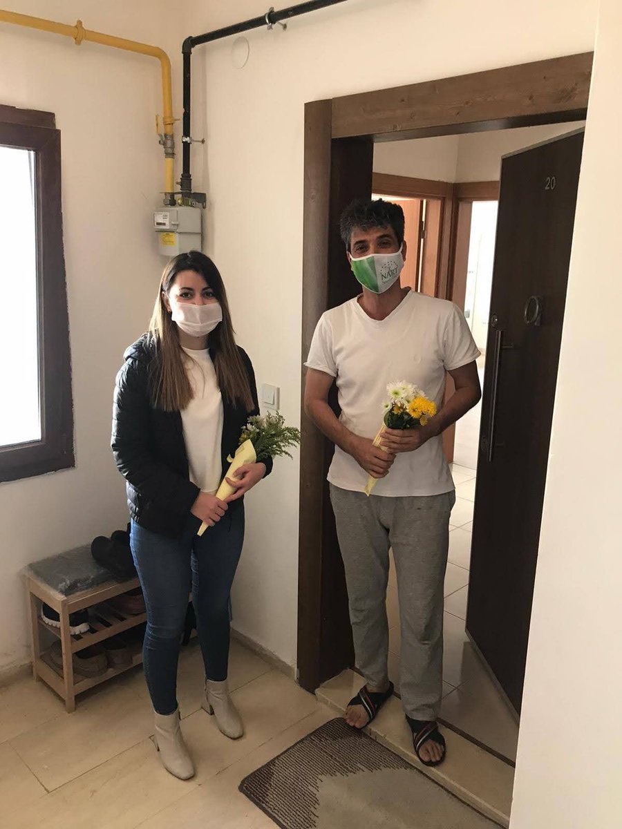EmlakYonetim's tweet photo. Emlak Yönetim’e bağlı sitelerde site yönetimi çalışanları 24 Kasım Öğretmenler Günü münasebetiyle sitelerde ikamet eden öğretmenleri ziyaret etti. #ÖğretmenlerGünü

Haberin Devamı: https://t.co/cdj7B9COc6 https://t.co/QmRdlqPZ18
