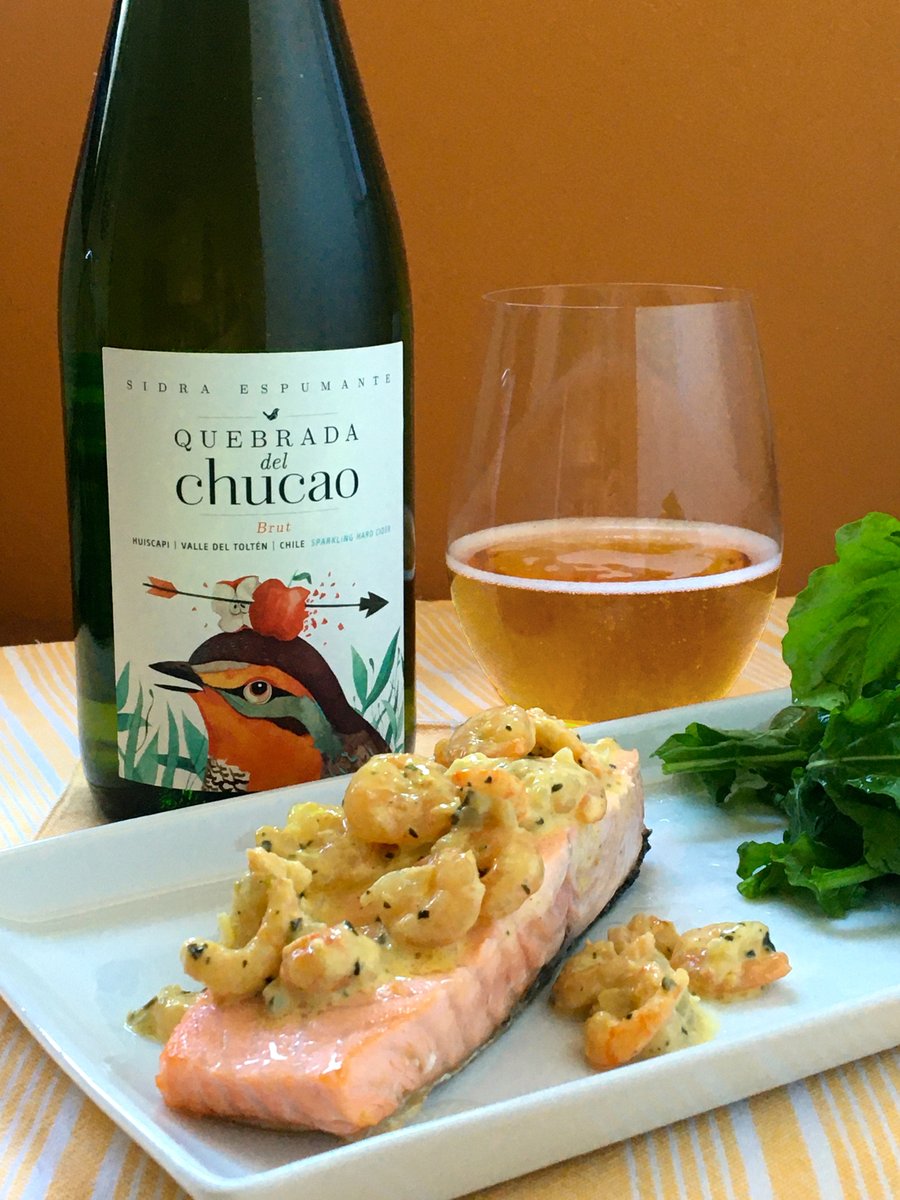Este año sorprende a tus amigos íntimos, cercanos, secretos o a los más queridos con un regalo original: sidras espumantes de #quebradadelchucao. Burbujas finas y mucho carácter en sabor y aroma. Ideales para veganos, vegetarianos y fans del gluten free!