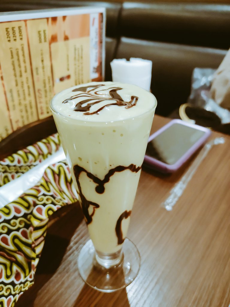 Haris_M_K_'s tweet photo. - Halal Tour Episode 1 -
Kuta Bali CAFE
Hachioji, Tokyo
Menunya bervariasi.
Saya dan teman memesan Sate Campur, Bebek Bakar Penyet & Nasi Campur Bali.
Semua lezat. Tapi yang paling berkesan bagi saya adalah bebeknya yang juicy dan lembut.
Plus, sambalnya ena.
9/10
#HalalTour https://t.co/nbRMHame7A