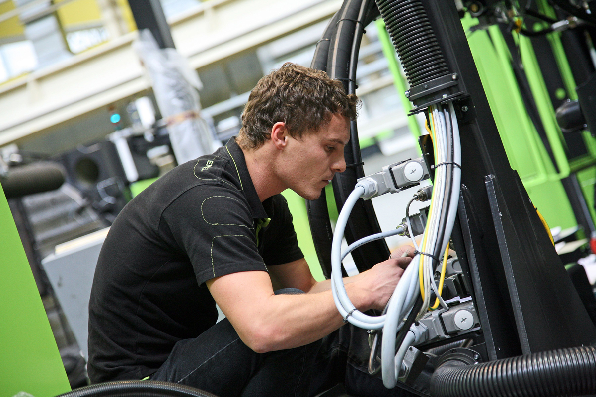 uk_engel's tweet photo. ENGEL UK are recruiting Service Engineers for the UK & Ireland for our injection moulding & automation machinery.
Click on over to LinkedIn for details on how to apply:
https://t.co/ASm6HuwKYK
#ServiceEngineerJobs #InjectionMoulding https://t.co/bzonuypz15
