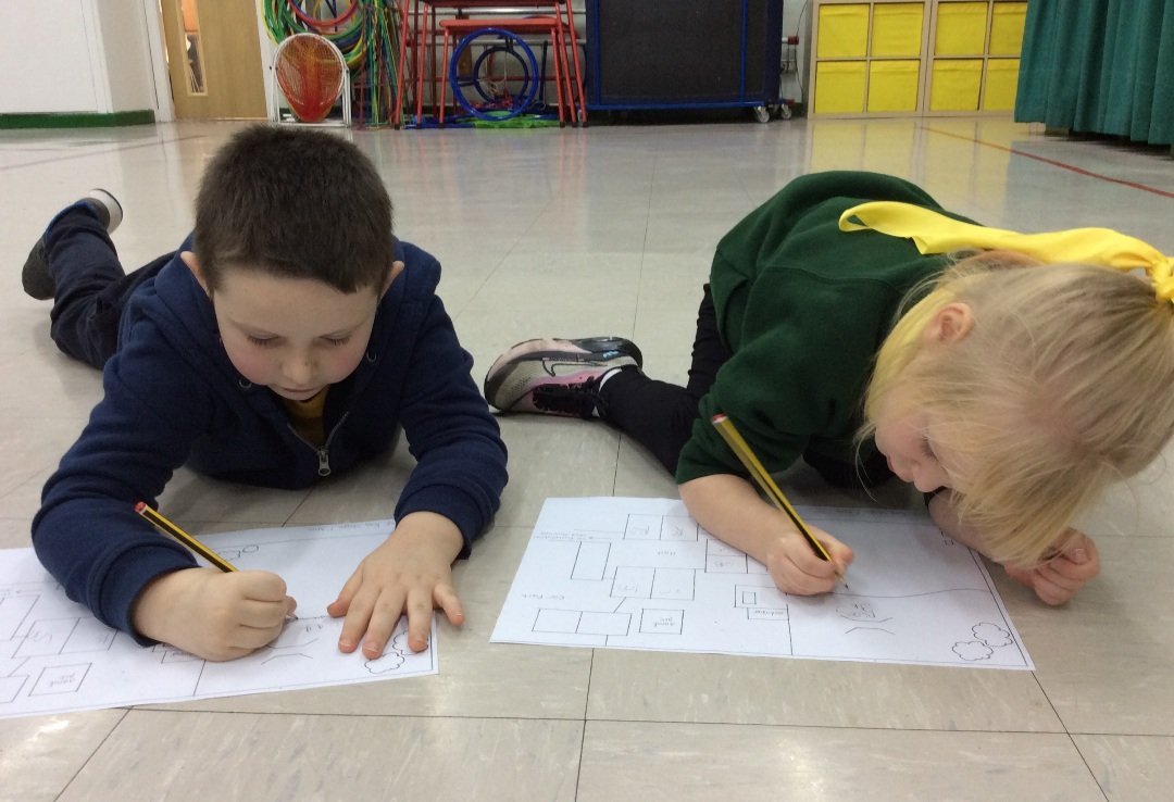ChristChurchCoE's tweet photo. Year 1 enjoyed creating their own 'messy maps' of the Key Stage One hall today! #MessyMaps 🗺 https://t.co/c4kM8IXvRE