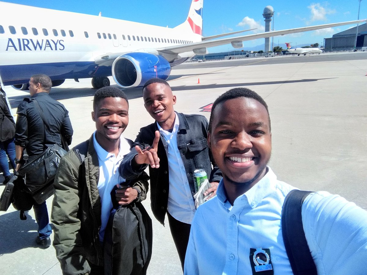 Khenzo4nic's tweet photo. hehe 2018 CPT, i didn't have enough cash to go home after my internship @data_explore , we went to #IgniteHack we won 2nd place, which came with return tickets to a main Hackathon in Joburg, yes hotel booked too. mxm hardly slept in it anyways. https://t.co/C5uUVkv7Mu