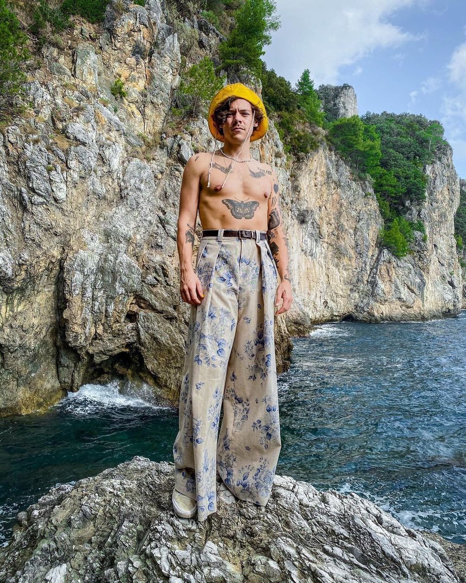 Sony's tweet photo. ✨ Congrats @Harry_Styles on your three #GRAMMYs nominations ✨💓 https://t.co/uAhuRqC3Hv