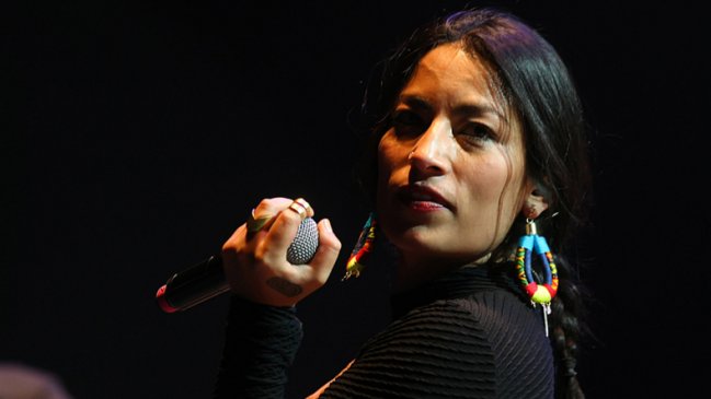 Cooperativa's tweet photo. BBC elige a Ana Tijoux entre las 100 mujeres más inspiradoras e influyentes de este 2020 #CooperativaEnCasa https://t.co/bSBf7c62DV https://t.co/9EzY3zaeRw