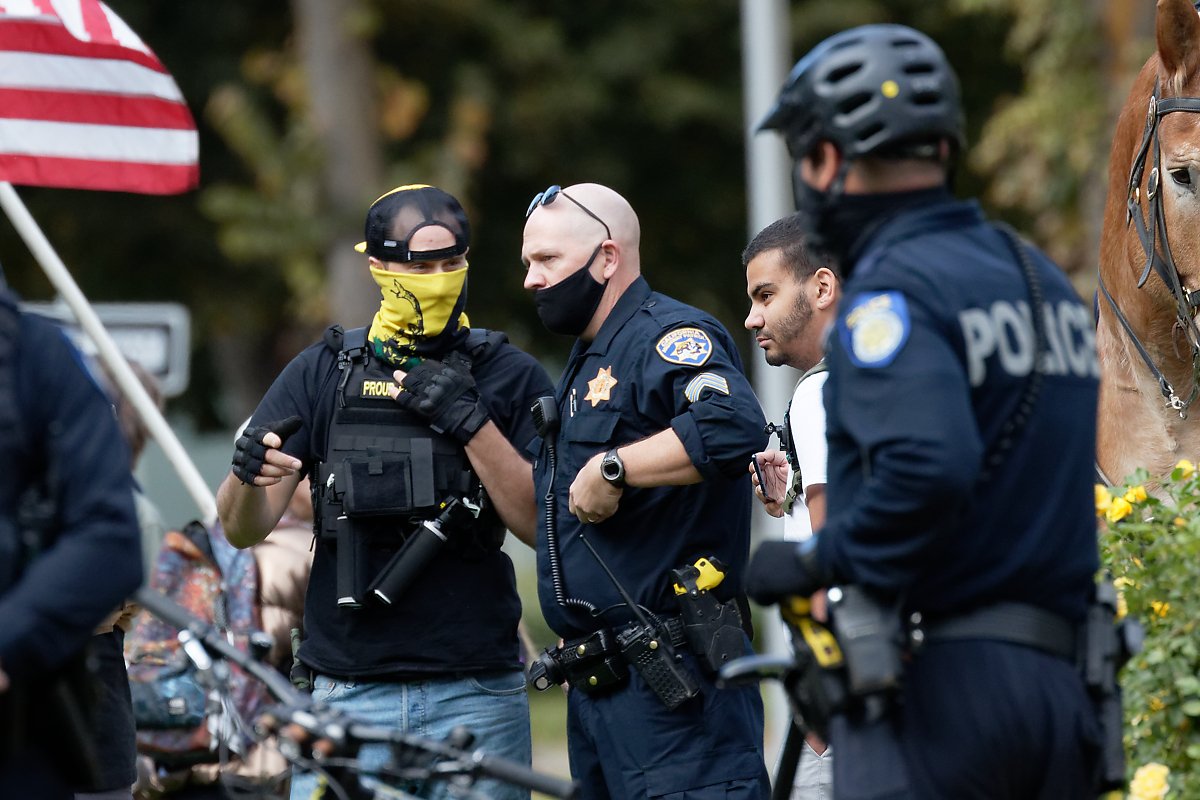 Proud Boys will be returning to the Capitol in Sacramento this Saturday, 11/28. The last three weeks,  @SacPolice and  @CHP_Valley have allowed them to act with impunity while they assaulted members of the community.