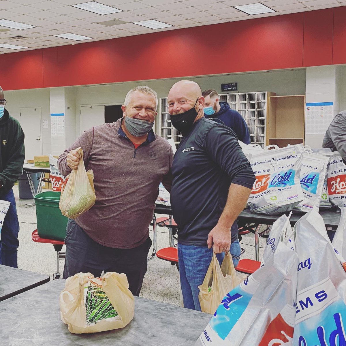 realtimprice's tweet photo. @freechapelcumming partnered with the MSG Foundation to deliver packaged food and purchased 48 turkeys for families across Forsyth county.
So thankful for everyone who helped make this happen! #forforsyth https://t.co/LMM7auA9X1