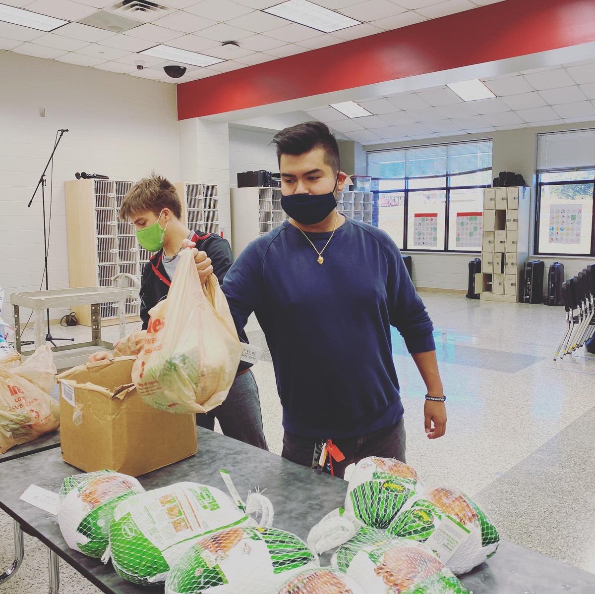 realtimprice's tweet photo. @freechapelcumming partnered with the MSG Foundation to deliver packaged food and purchased 48 turkeys for families across Forsyth county.
So thankful for everyone who helped make this happen! #forforsyth https://t.co/LMM7auA9X1