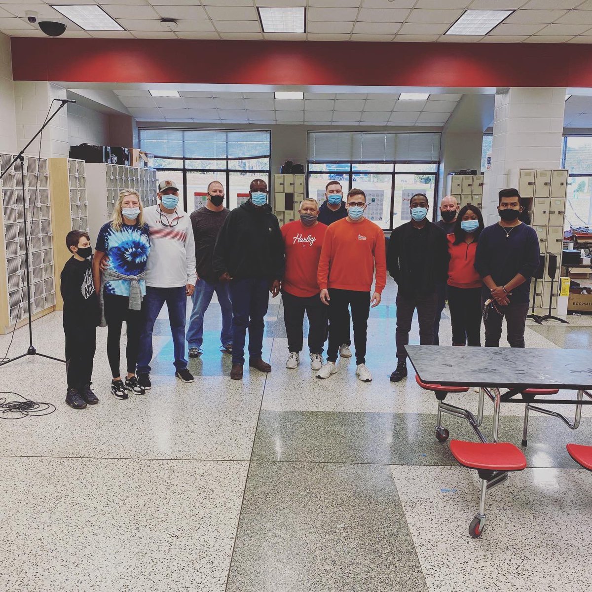 realtimprice's tweet photo. @freechapelcumming partnered with the MSG Foundation to deliver packaged food and purchased 48 turkeys for families across Forsyth county.
So thankful for everyone who helped make this happen! #forforsyth https://t.co/LMM7auA9X1