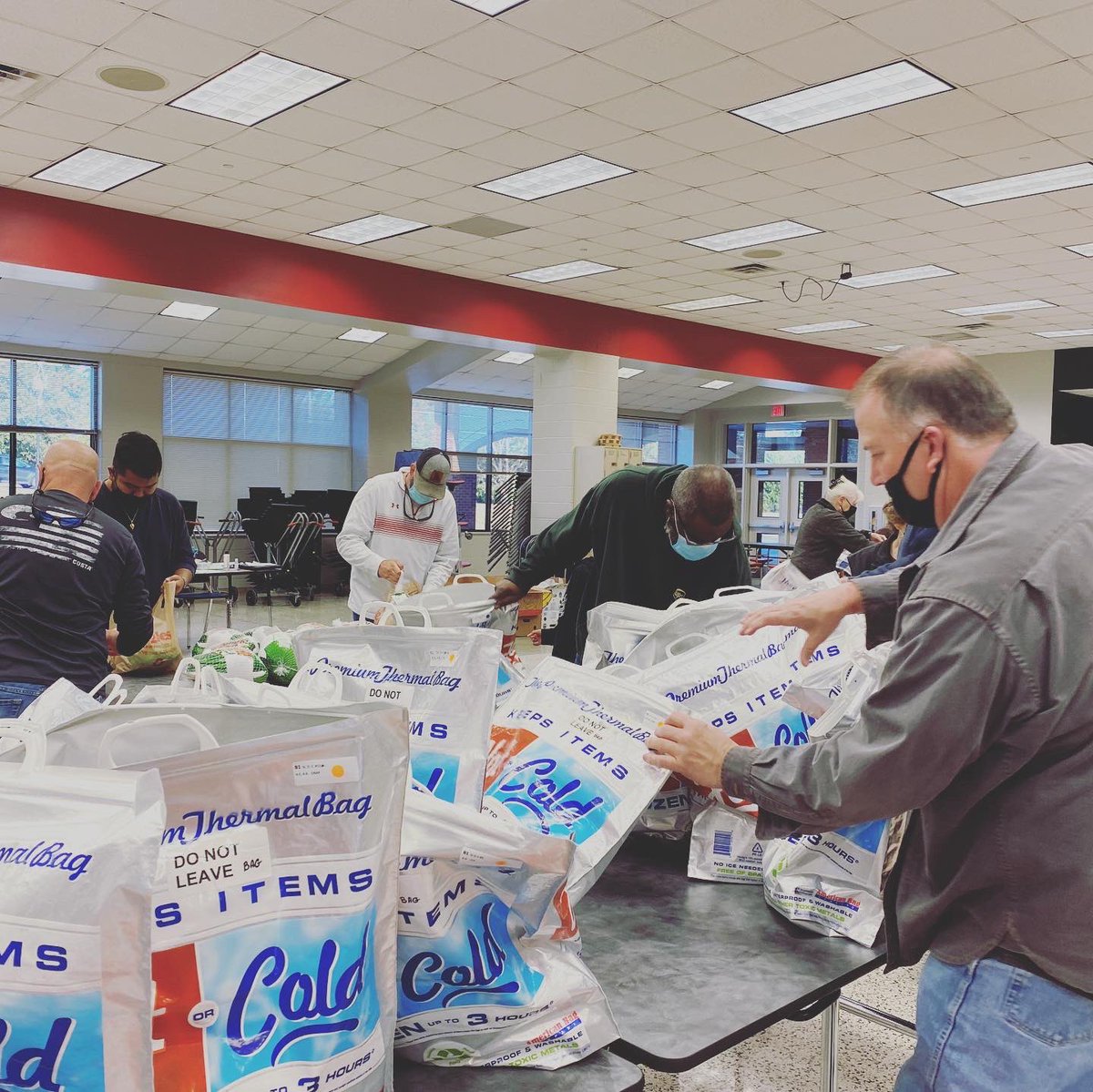 realtimprice's tweet photo. @freechapelcumming partnered with the MSG Foundation to deliver packaged food and purchased 48 turkeys for families across Forsyth county.
So thankful for everyone who helped make this happen! #forforsyth https://t.co/LMM7auA9X1