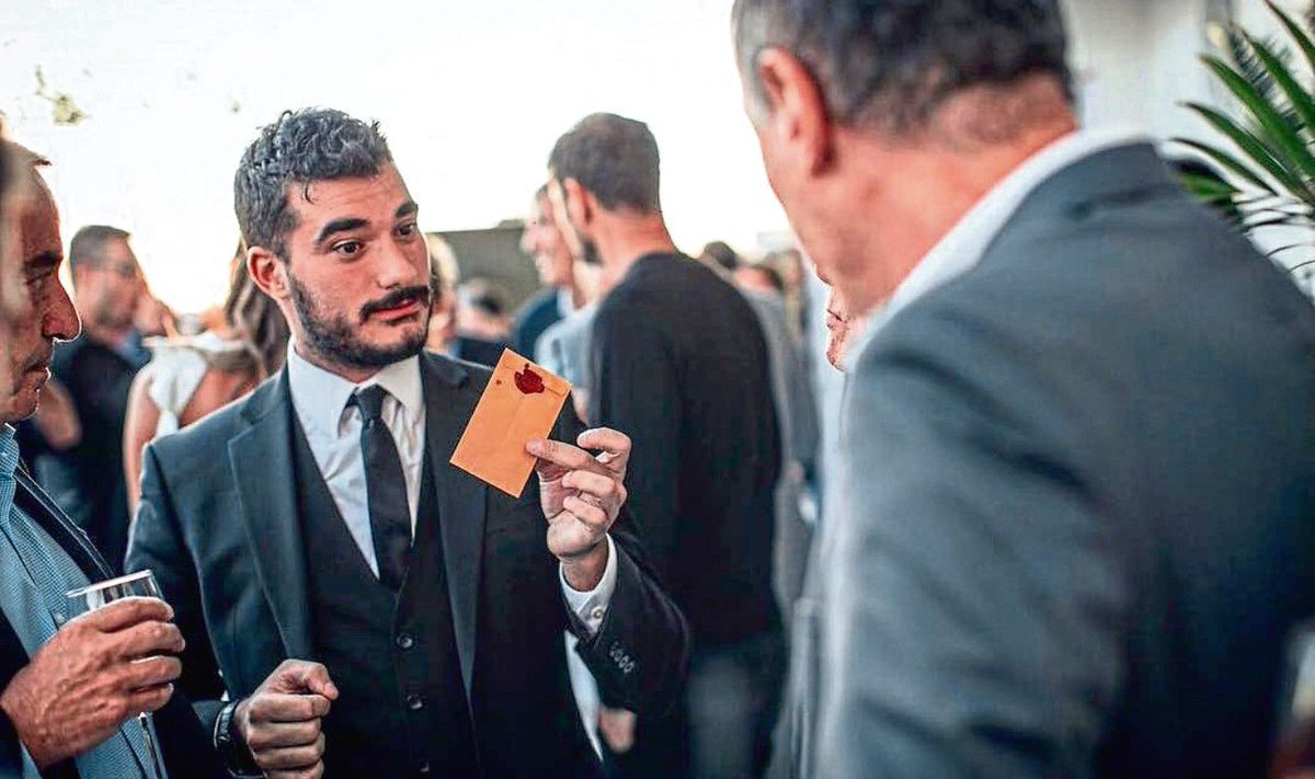 SocietyAbdn's tweet photo. Mentalist and illusionist Ariel Hamui will bring a touch of magic to people’s living rooms when he performs at the Virtual Society Awards on Thursday ✨ https://t.co/FThxU3nhcy https://t.co/S1Wy6ZAfX8