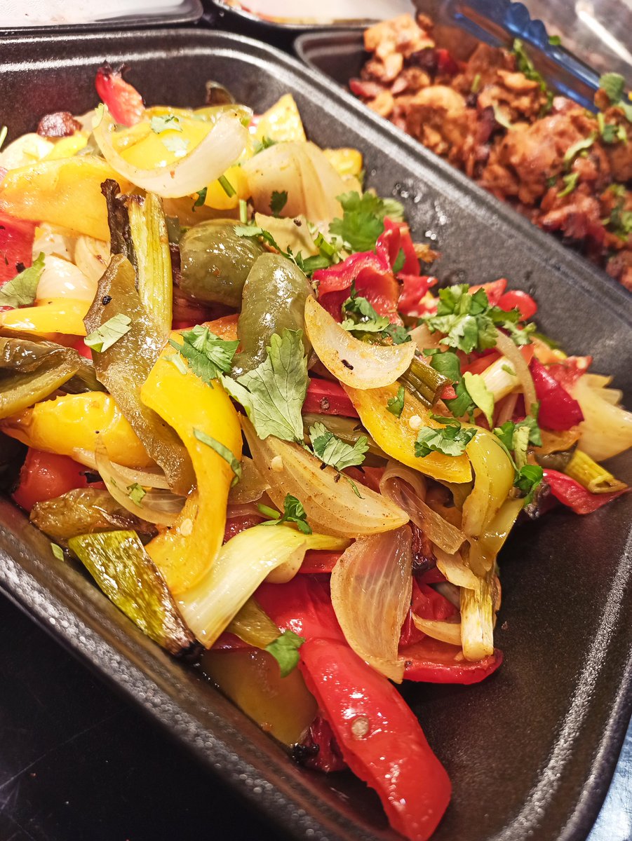 Might be quieter but still keeping the standards up at Quayside! Fresh and homemade. 
Freshly oven baked beef Calzone 
Vegan Mushroom and red pepper pizza.
Peri-peri marinated chicken thigh meat
Fajita seasoned vegetables