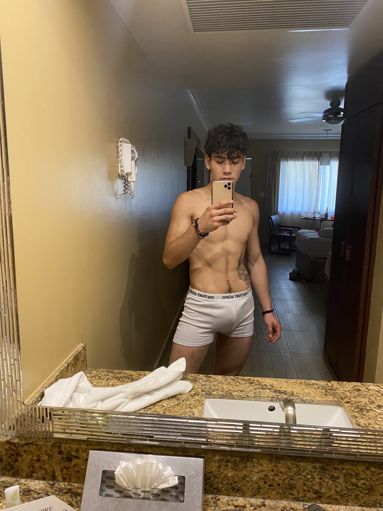 luis chavez on X: Síganme 🔥#hot #onlyfans #OnlyFansPromo #instagramposts  #abs #fitness #model #modelo #nakedattraction #tattoo # . . . .  t.coX6ytoC7Bf5 t.coZ9NWRtEUlu  X