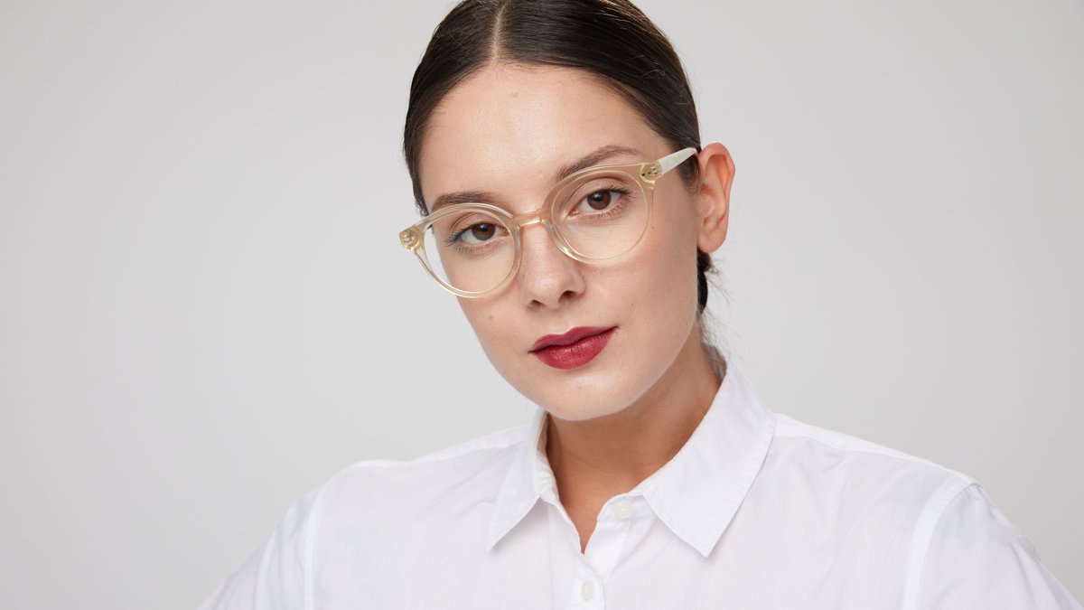 Know someone who would look good in these frames? Tag them below for the chance to win a pair of these frames in Rx eyeglass or sunglass lens styles for FREE! Click the link to enter before the deadline: bit.ly/end-of-fall