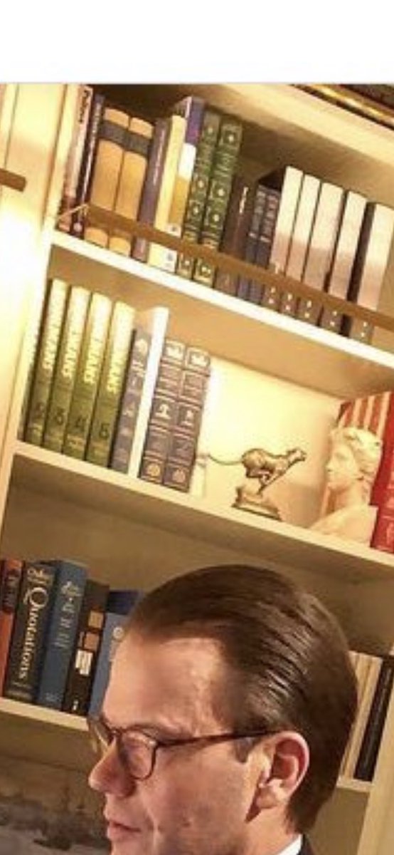 Acke___'s tweet photo. Fint att se att Tjernelds Stockholmsliv finns även på Haga, men verkar inte riktigt lika välläst som här i hushållet. https://t.co/yQuV3w7mGi