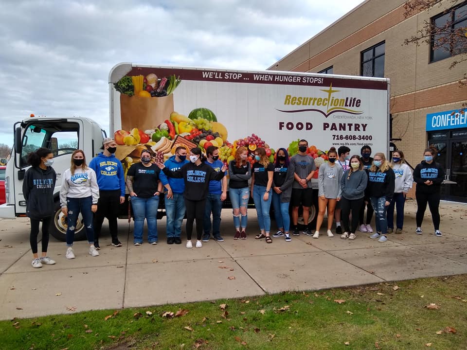 HilbertCollege's tweet photo. Students in the Hilbert Honors Program donated their time and resources to fill 100+ bags for @ResLifeBuffalo Food Pantry's Thanksgiving Food Drive, proving that #TheHilbertDifference is more than just a slogan! https://t.co/NX9bRuubGm