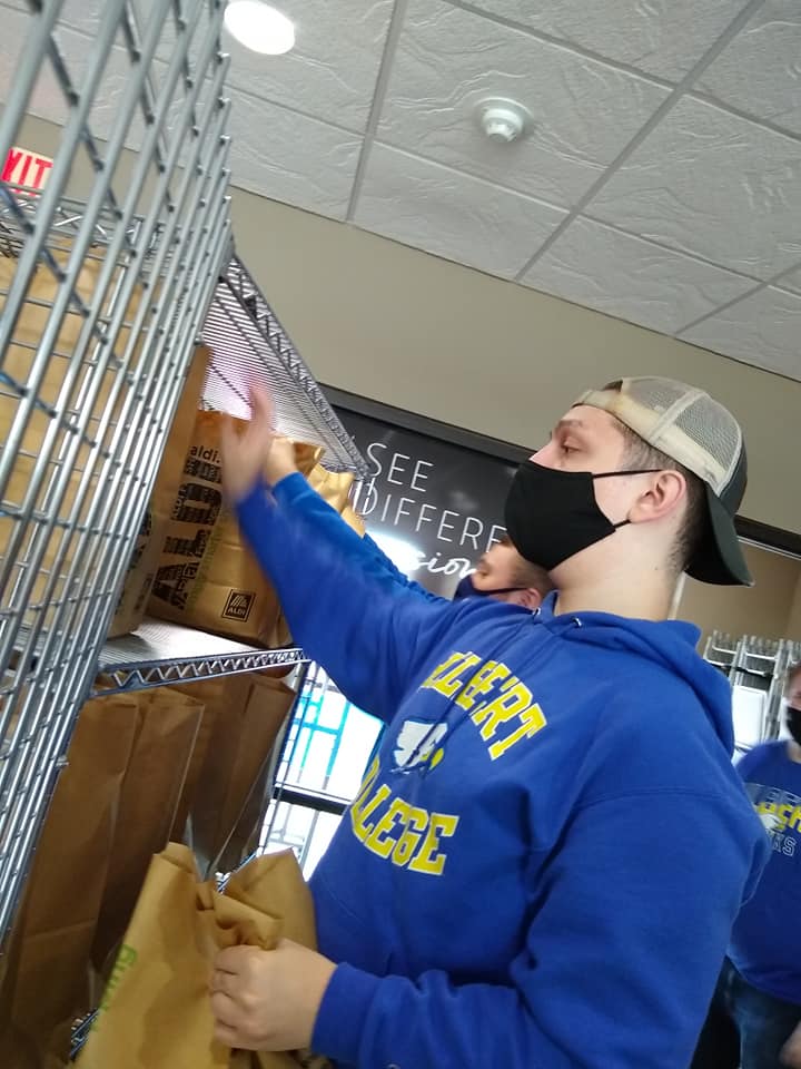 HilbertCollege's tweet photo. Students in the Hilbert Honors Program donated their time and resources to fill 100+ bags for @ResLifeBuffalo Food Pantry's Thanksgiving Food Drive, proving that #TheHilbertDifference is more than just a slogan! https://t.co/NX9bRuubGm