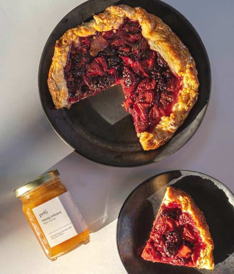 HarborsideInc's tweet photo. Just in time for #TurkeyDay! 😄  
From the blog 👉  Mixed Berry Galette Recipe: Featuring Potli: https://t.co/bTHx1bxAYB https://t.co/Si5NUpsdR3