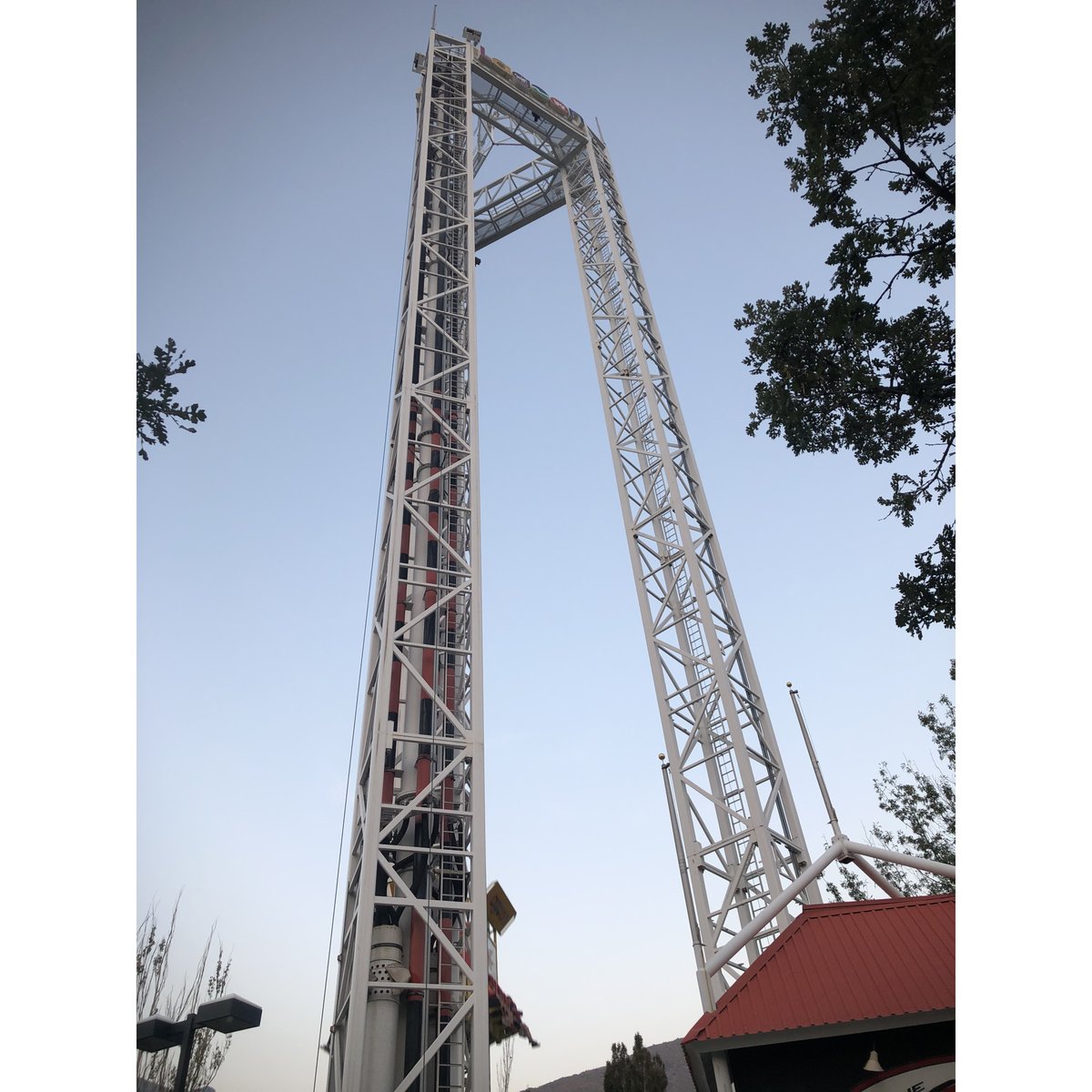 EdgeEyewear's tweet photo. "I forgot my sunglasses were on my hat and they fell off 200 feet from The Rocket onto solid concrete and to everyone’s surprise they didn’t even have a scratch or anything." - Kyle S.
#edgeeyewear #shatterproof #safety #sunglass #PPE #tested #proven #worksafeplaysafe https://t.co/hYjM6L9d2T