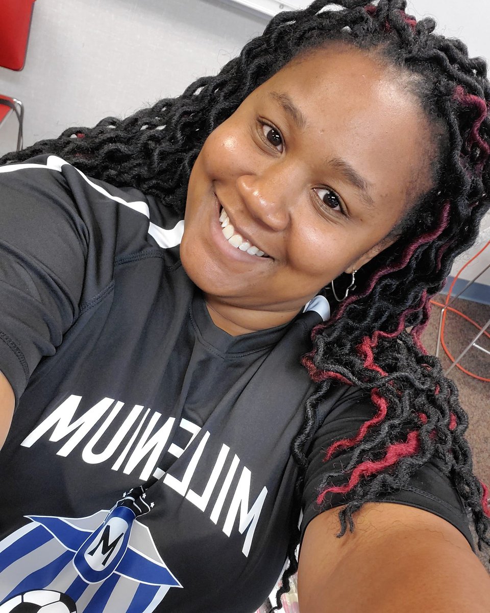 MsMartinK1's tweet photo. Staff Member of the Month of October💜💙🚀
Thanks to my Rocket Family!!
Love my job &amp; my babies!! #2kschool @2KSchool https://t.co/ozupi3N69t
