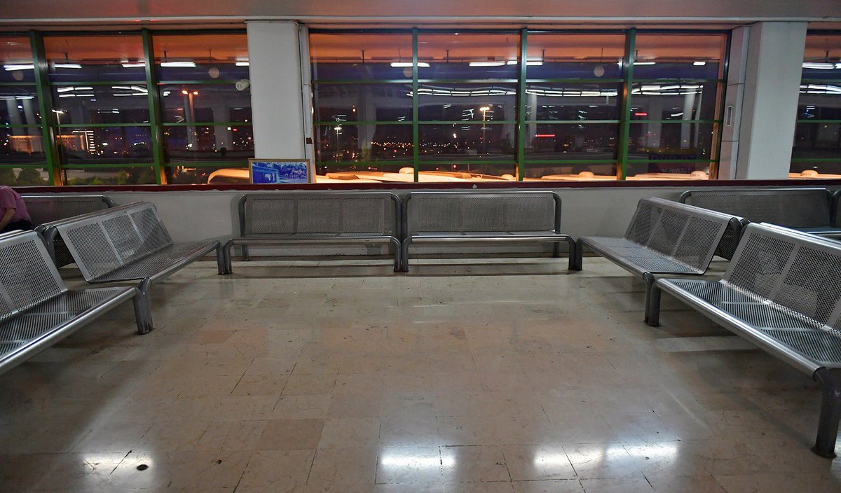 Beni hatırladınız mı?

Ben o buz gibi Ankara ayazında soğuğu içine çekip sizi tir tir titreten ama benden de vazgeçemediğiniz o demir bankım.

Ben neler gördüm neler...