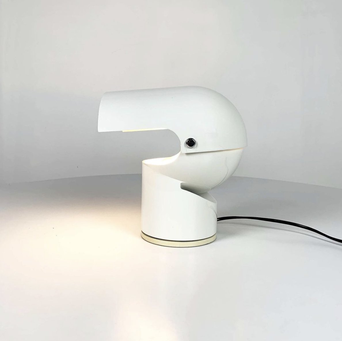 A more common piece found in many "modernist" vintage shops is the "Pileino."Another demonstration of her "styleless" approach to design. This bauhaus lamp reflects both it's era in style and materials, as well as the understated approach of Gae's practice.