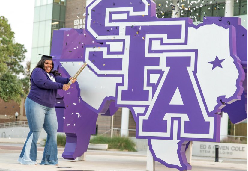 _YeaItsMeshaa's tweet photo. “It’s a celebration clap clap bravo“. 
- Drake✨

B.S. in Health Science minor Kinesiology 🥂💜

December 12, 2020 3:00 pm 👩🏾‍🎓

Always stay gracious best revenge is your paper.... ☺️✌🏾

#gradszn https://t.co/wg65GRpqxF