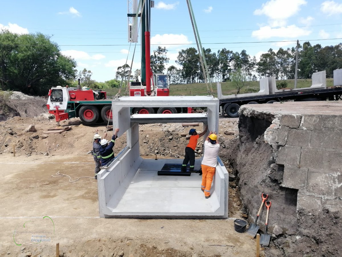 👷#Obras

La Dirección de Obras del Gobierno de #Canelones trabaja en la obra de sustitución de alcantarilla en Camino Matasiete.

✅ Estos trabajos resulta de gran importancia para la población de la localidad y zonas aledañas. 

✅Nota detallada ➡️ bit.ly/373QSTt
