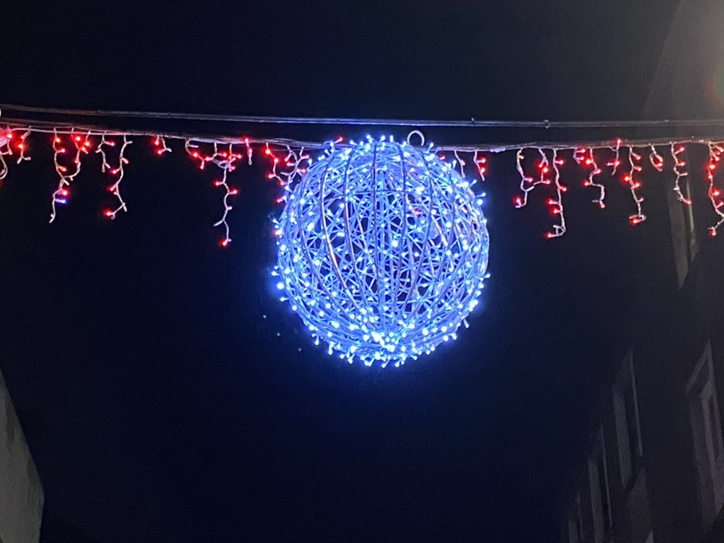 SullyMichael4's tweet photo. Oooh the lights in town look great. The Christmas feel is definitely around. Now let’s hope we get good news for @ClancysCork to reopen next week along with all the other pubs and restaurants. #safeandcontrolled #socialising https://t.co/ML3GrfWDpd