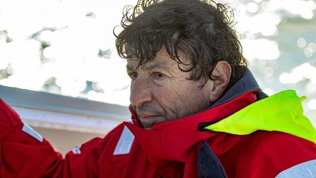 Les voileux, passée la bouée de 50 ou 60 ans, adorent incarner les cauchemars de DRH. Peyron et Joyon les dernières années, et voilà Le Cam !     VIDÉO. Vendée Globe : Jean Le Cam, 3e à 61 ans #Vendée Globe #Jean Le Cam #Yes We Cam null ouest-france.fr/course-au-larg…
