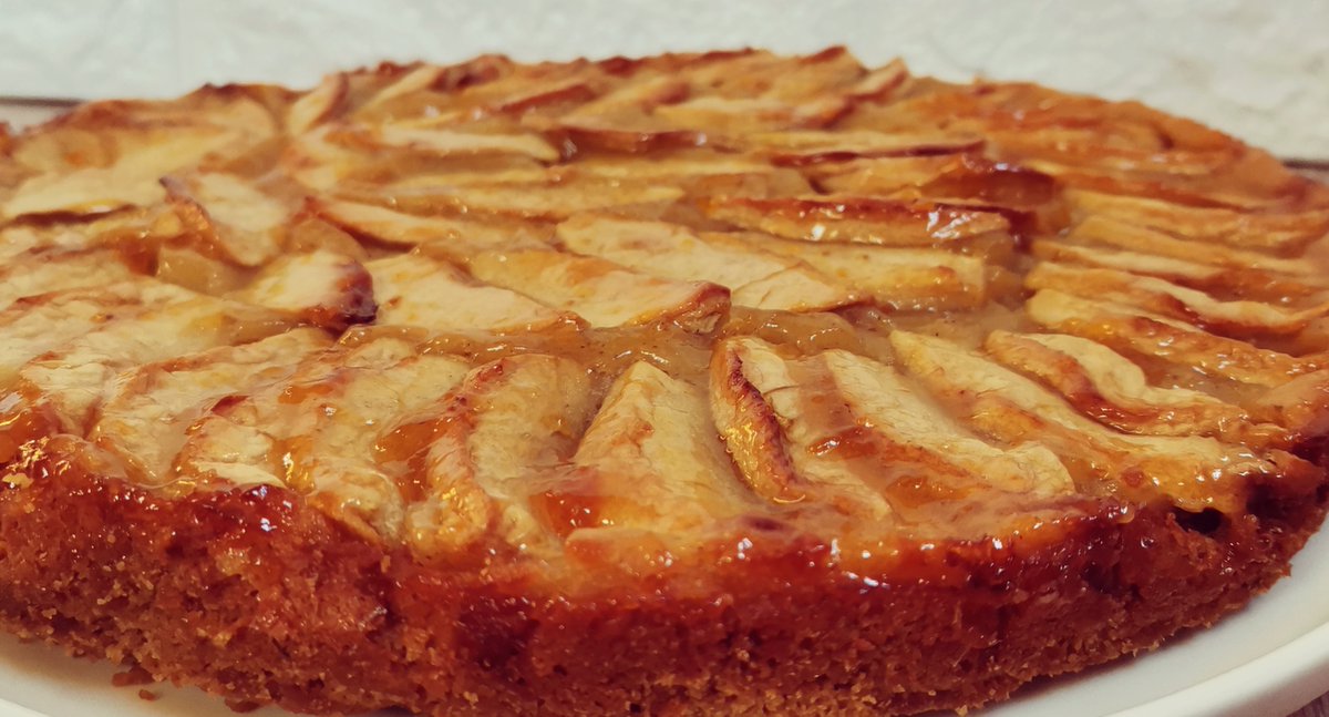 NutrioCookin's tweet photo. Recette de la Tarte aux Pommes 🍏  avec une base de biscuit et de beurre! https://t.co/gKn7IlFUCY via @YouTube 
#recette #tarte #desserts #Recettes #nutrition #cuisine #Maroc #GOAT #فرنسا #pâtisserie #gâteau #Covid_19 #StayHome #BeSafe #StaySafe https://t.co/ICzHlti5Mf